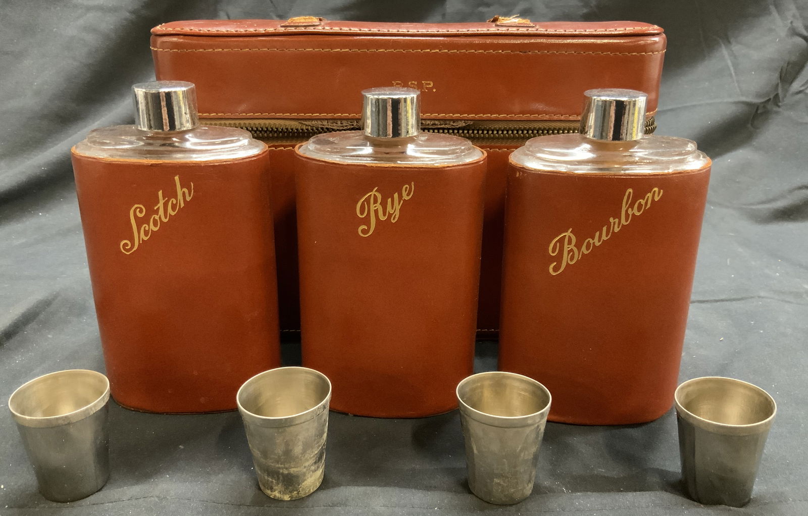 Set8 Monogrammed Vntg Leather Travel Bar Germany (1 of 8)