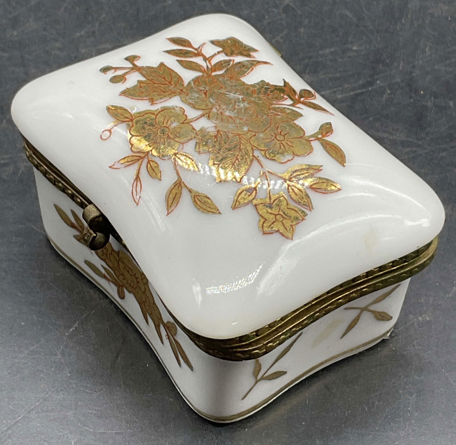 Vntg Gilt Floral Porcelain Hinged Lid Trinket Box (1 of 7)
