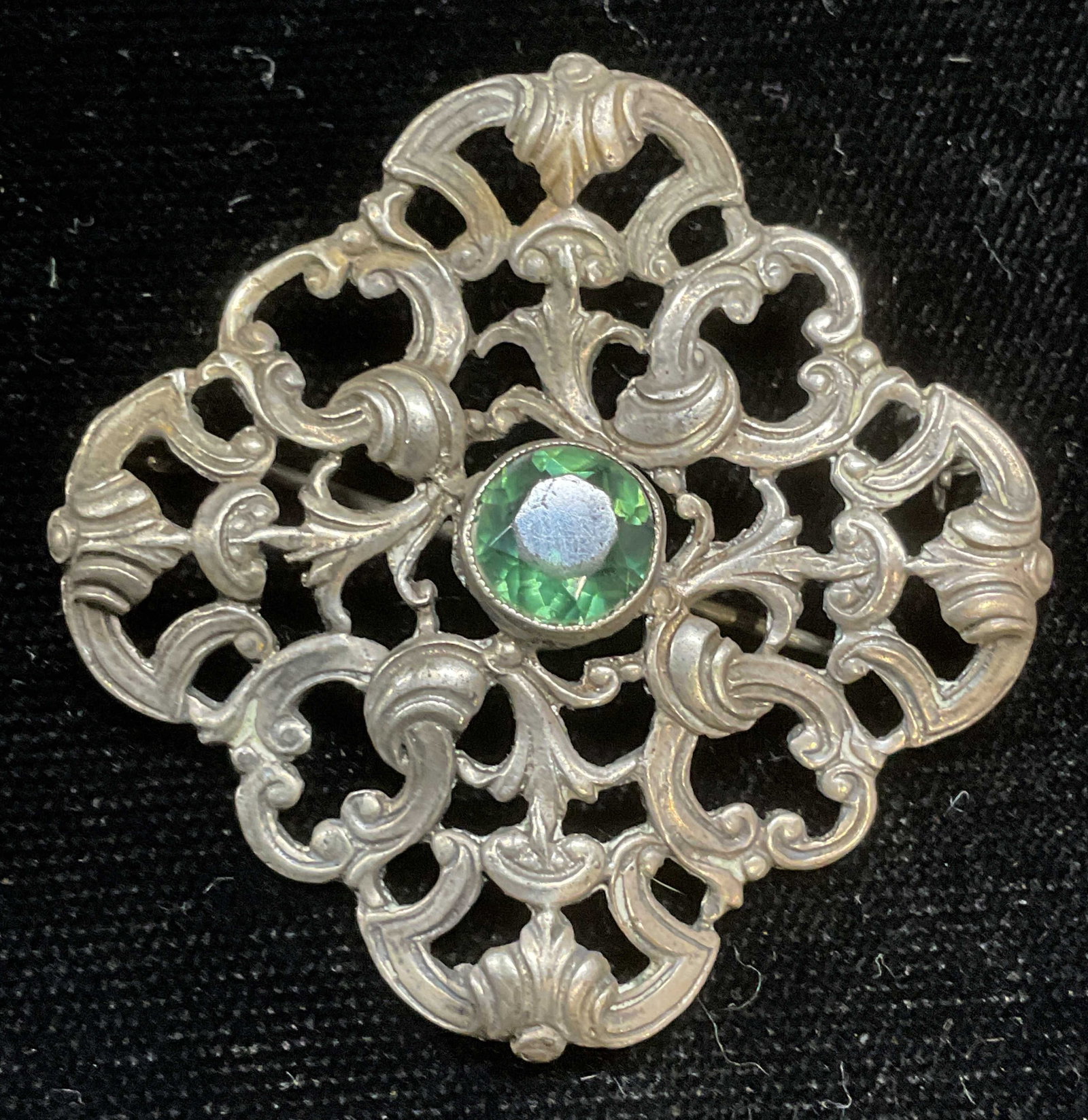 Vtg .830 Silver Reticulated Green Crystal Brooch (1 of 6)