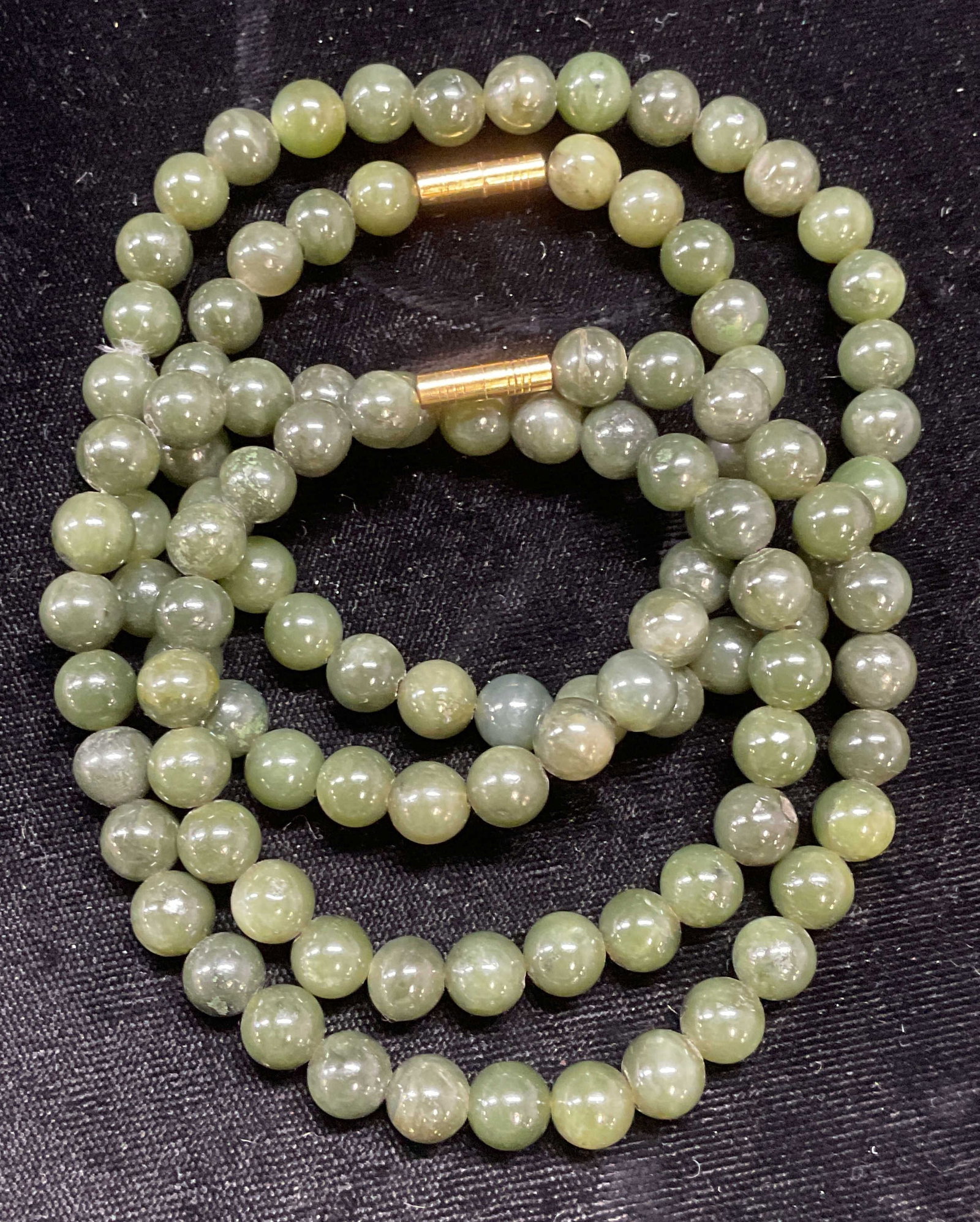 Lot 2 Vintage Jade Beaded Necklaces (1 of 7)