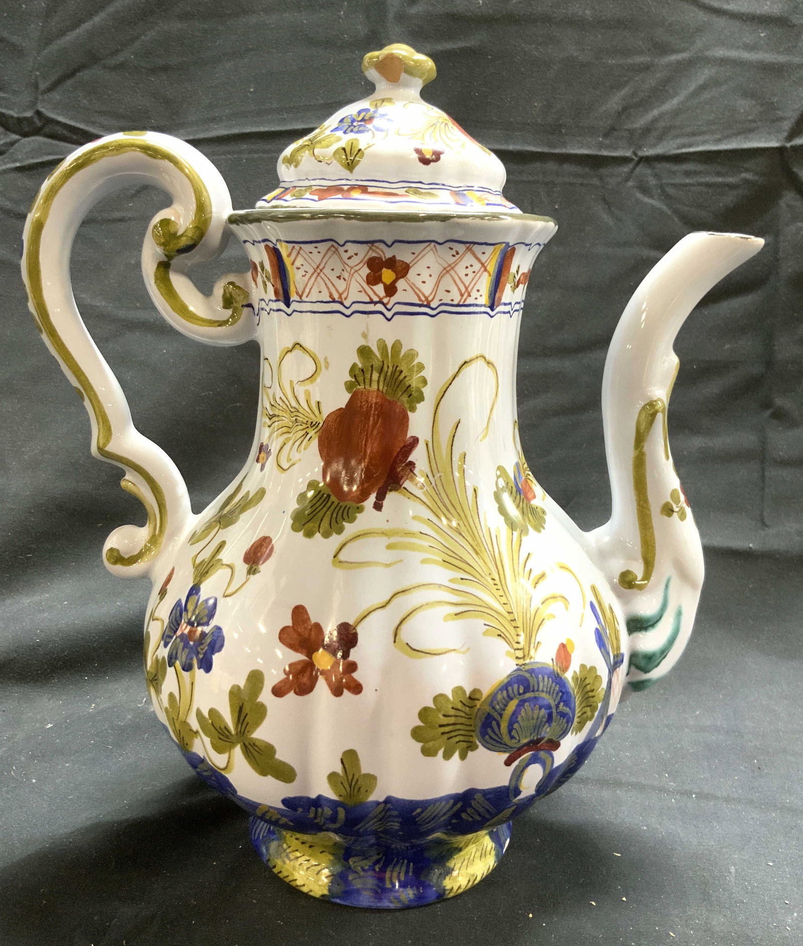 CALG FAENZA Taste Setter By Sigma Ceramic Coff Pot: Underside is signed CALG FAENZA. Tag reads TASTE SETTER BY SIGMA. Coffee pot is ceramic. Piece appears to have hand painted floral and leaf detail. Coffee pot includes lid. Piece is scalloped. Piece m