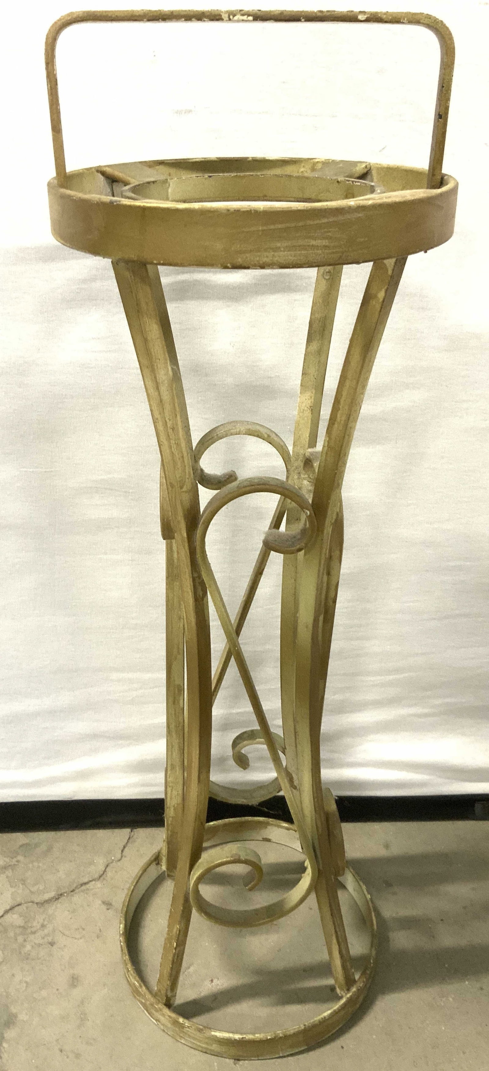 Vintage Iron Ash Tray Stand W Handle (1 of 8)