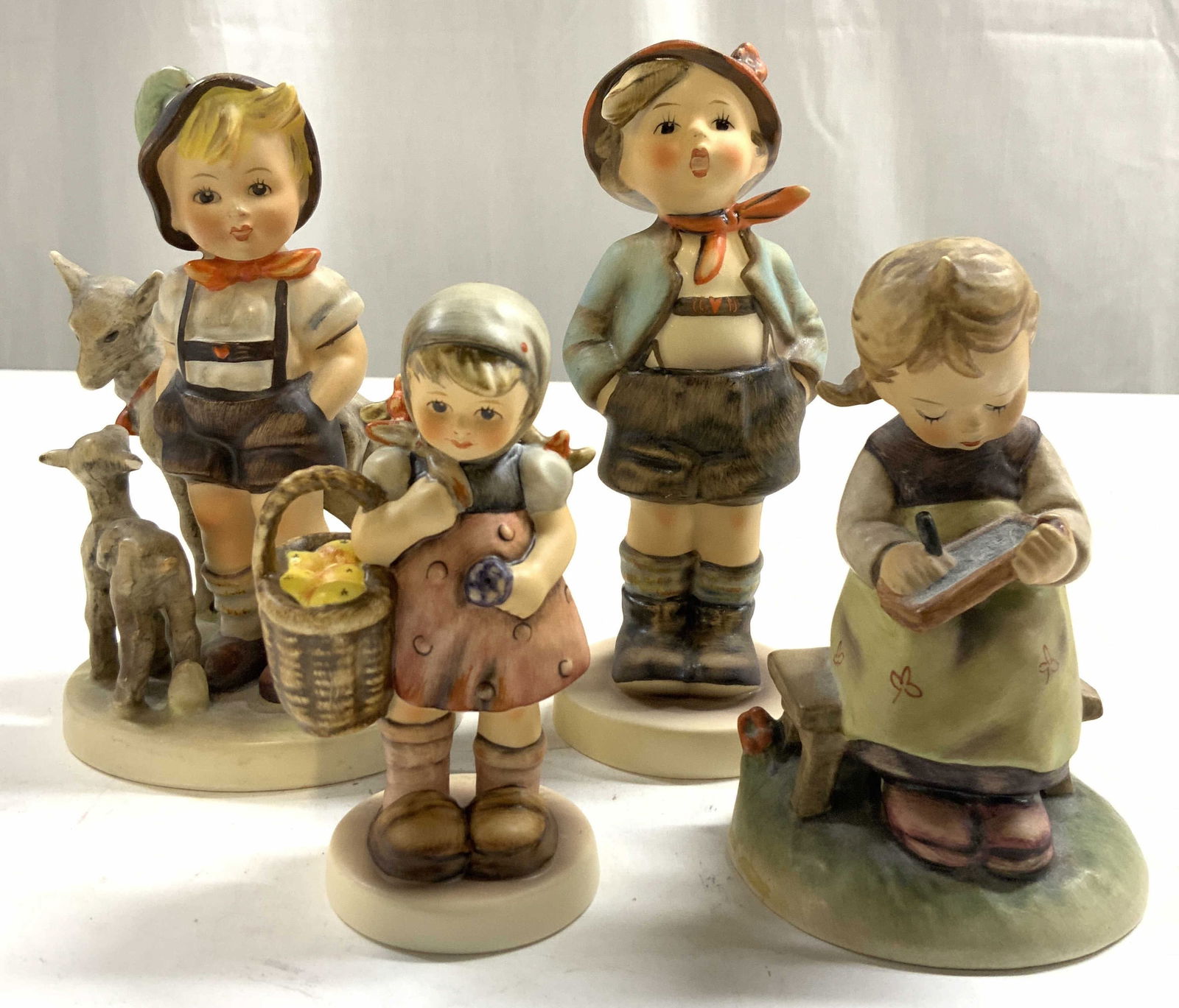 MI HUMMEL GOEBEL Lot 4 Porc Figures GERMANY (1 of 10)