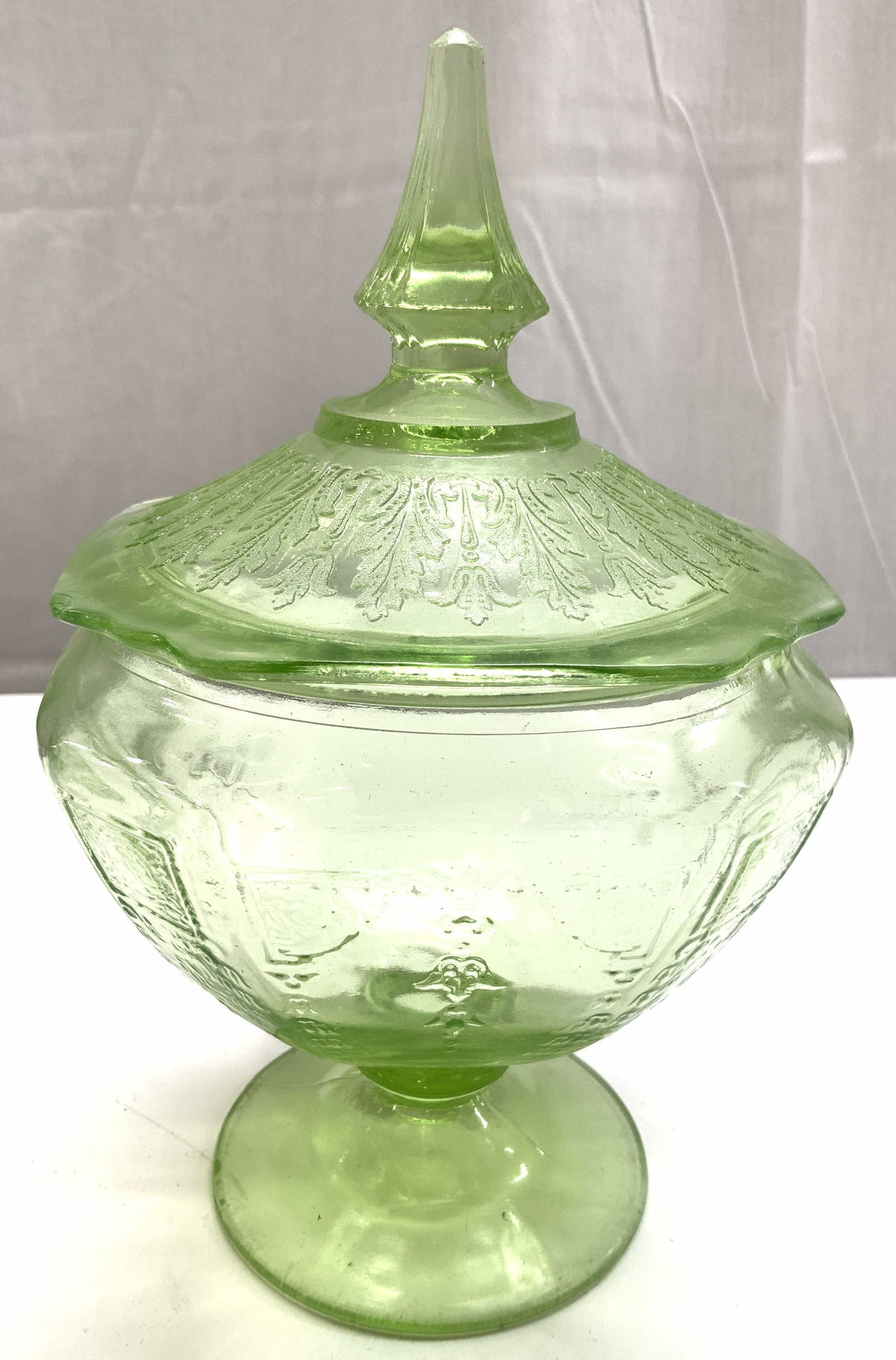 Vtg Depression Glass Pedestaled Vessel W Lid Green (1 of 8)