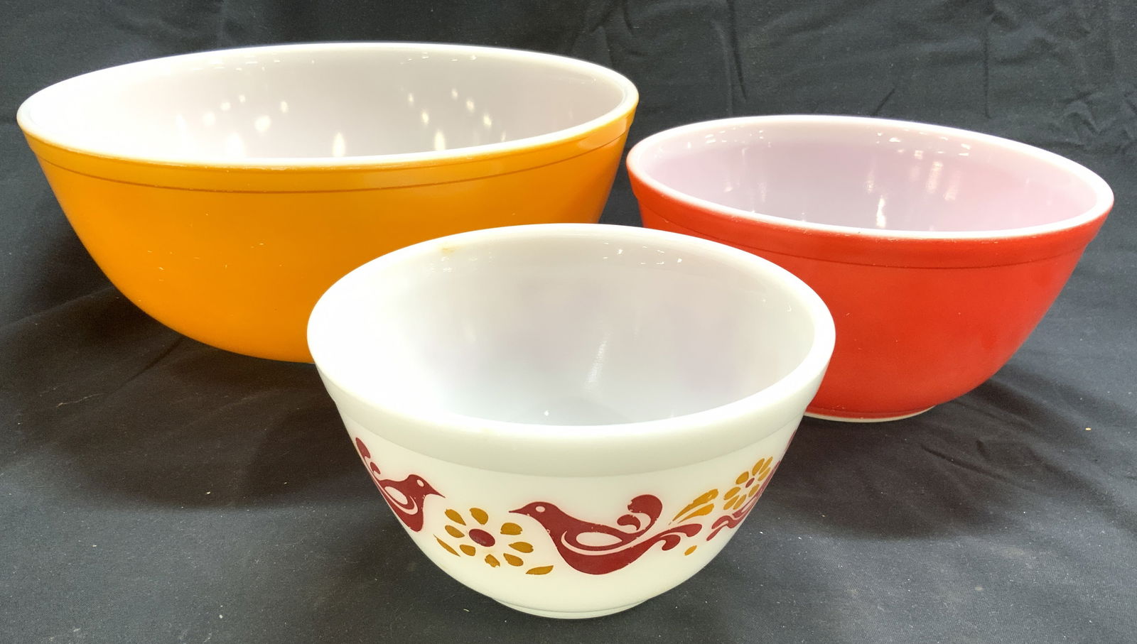 PYREX USA Lot 3 Assorted Glass Serving Bowls (1 of 6)
