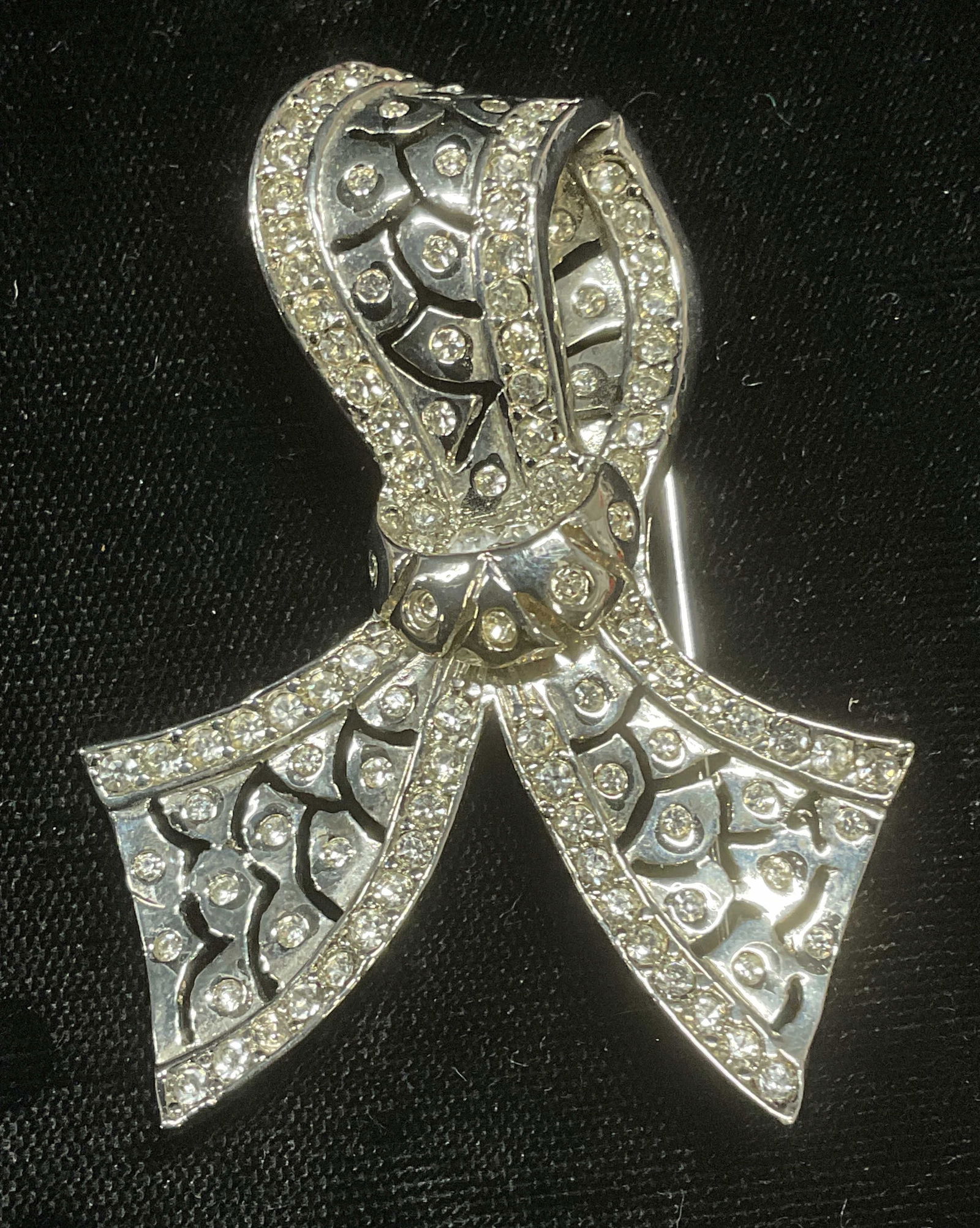 Vtg Silver Tone Crystal Ribbon Brooch (1 of 6)