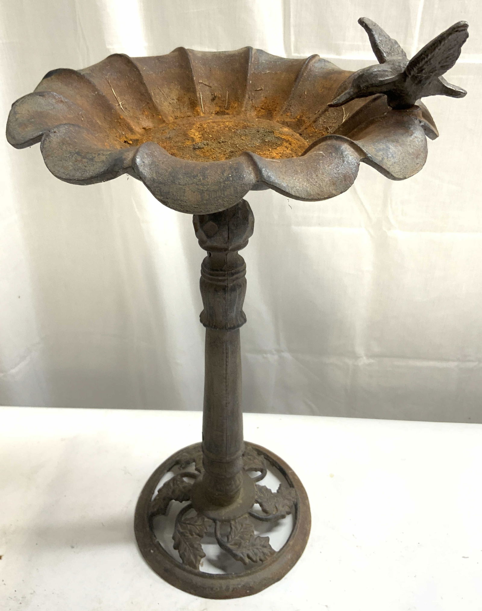 Antique Cast Iron Scalloped Birdbath, Bird Figural (1 of 8)