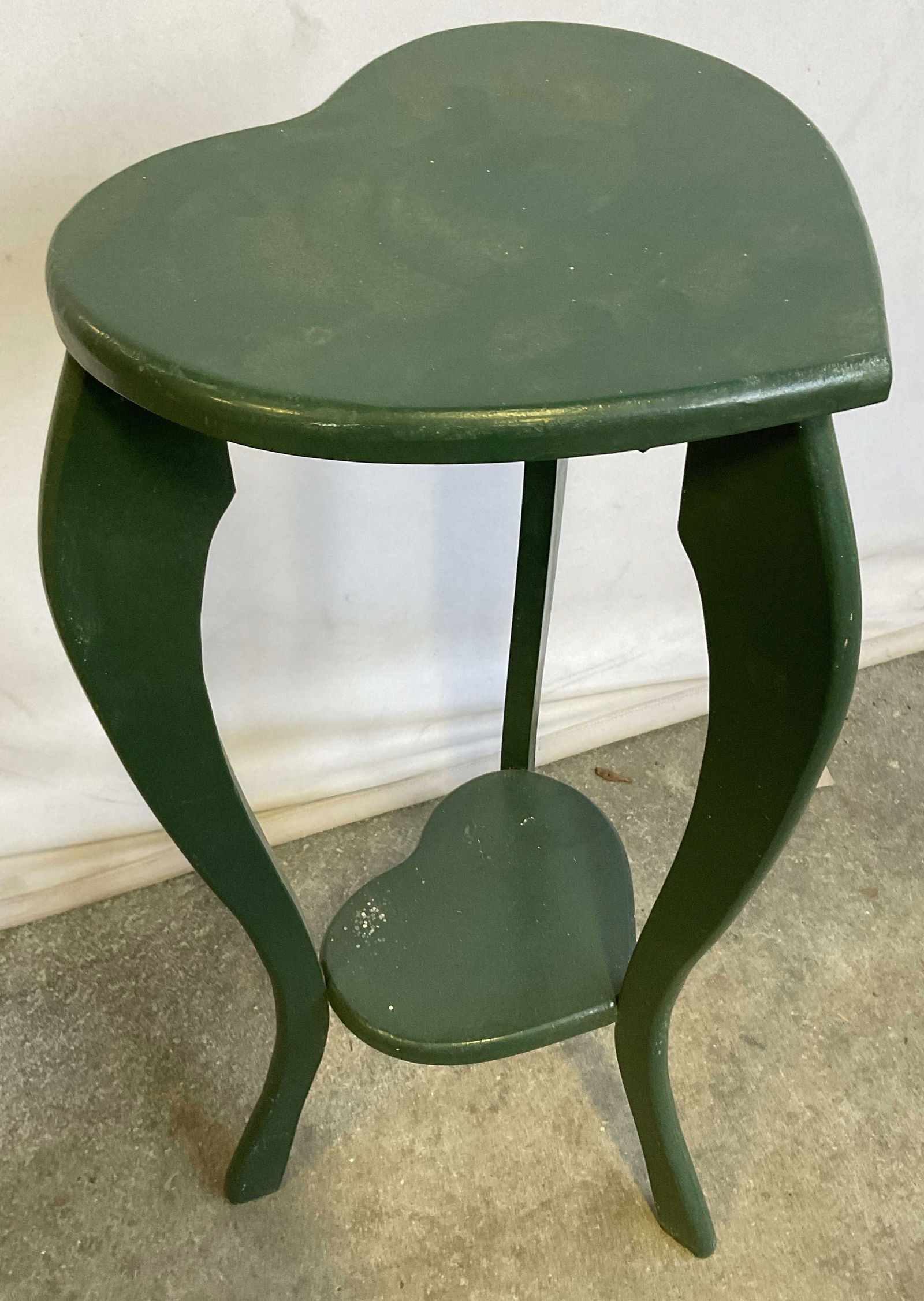 Vintage Painted Green Wood Heart Form Side Table (1 of 9)