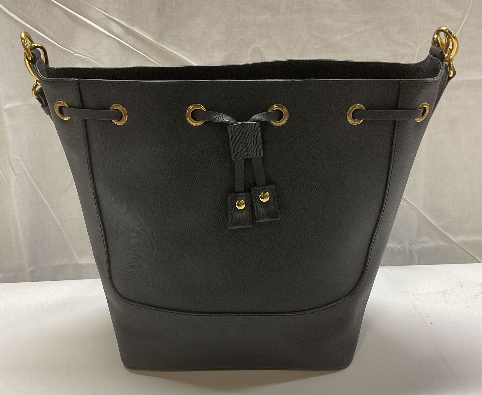 Saint & Sofia Black Leather Handbag: Saint and Sofia black leather handbag with old tone hardware. Signed on leather outer and interior zipper pull. Measures approx 14 x 6 x 11 inches. Includes dust bag. Gently worn. Saint and Sofia hand