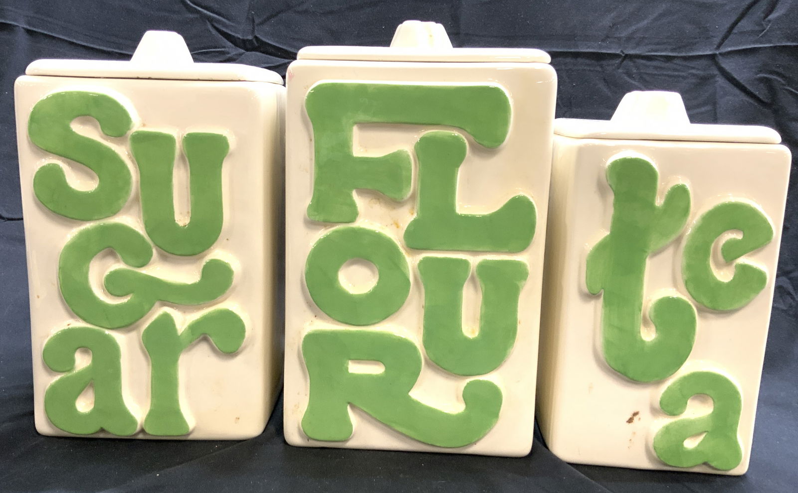 Set 3 Ceramic Kitchen Canisters W Lids (1 of 8)