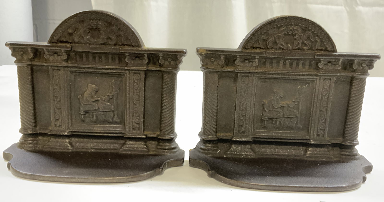 BRADLEY & HUBBARD Pair Cast Iron Bookends (1 of 8)