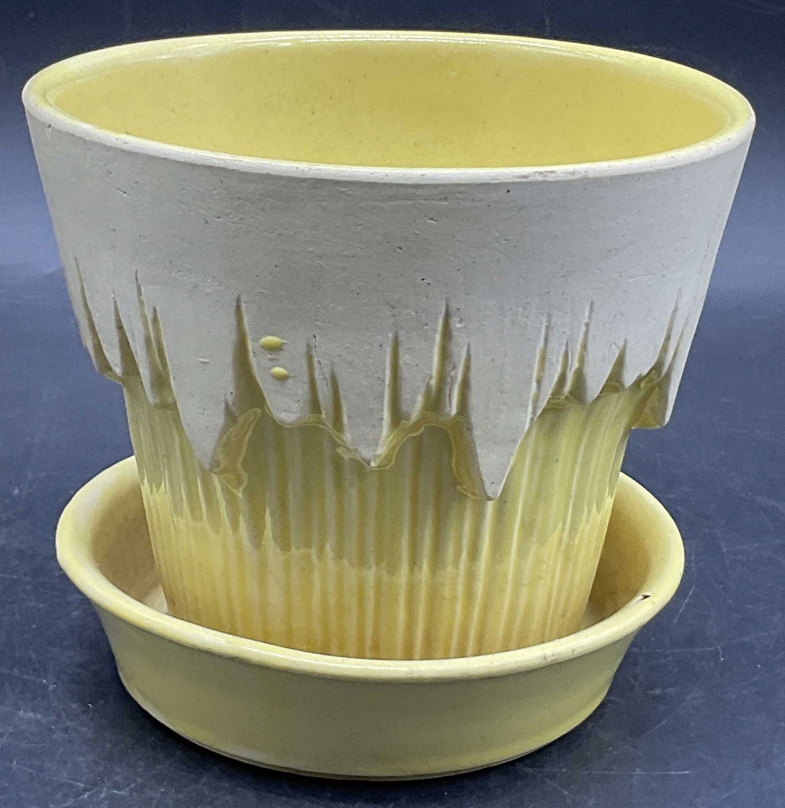 MCCOY USA Signed Vintage Yellow Planter (1 of 8)