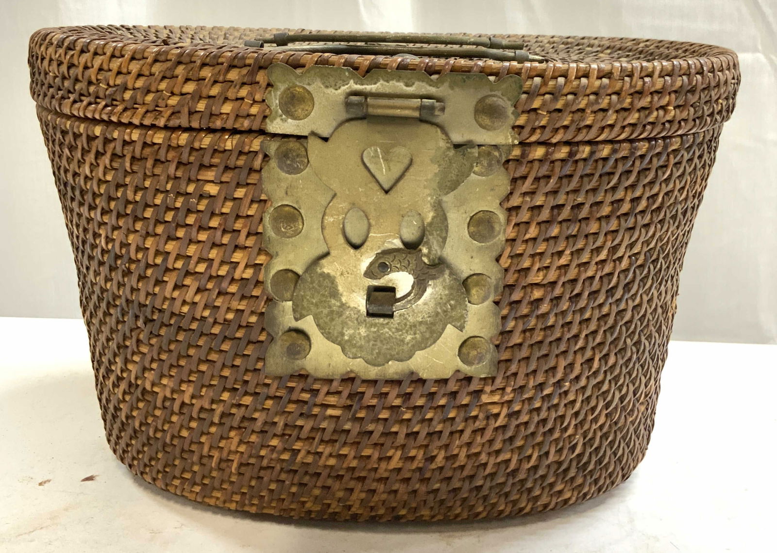 Vtg Asian Wicker & Brass Basket W Lid & Handles (1 of 8)