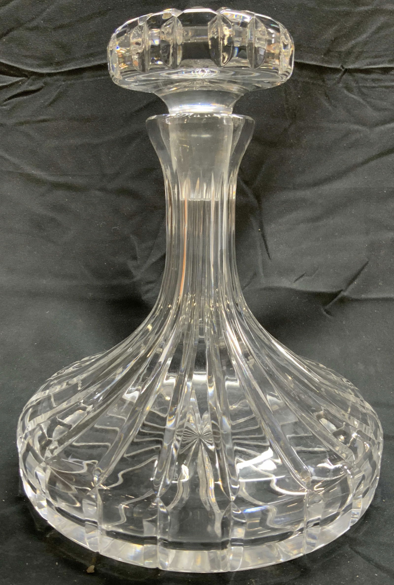 Cut Crystal Scalloped Ships Decanter W Stopper (1 of 8)