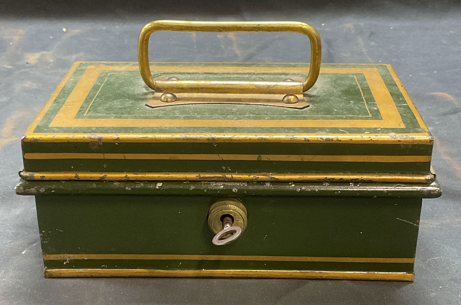 Sgn Vintage Green & Gold Tn Tole Cash Lock Box (1 of 7)