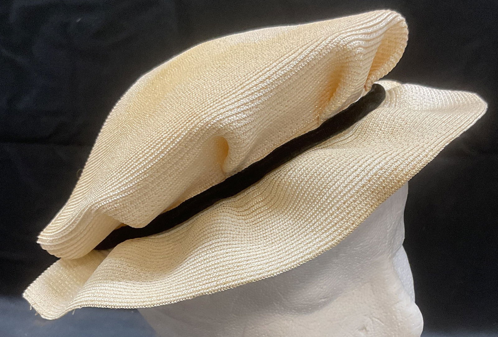 Vtg Saks Fifth Ave Straw & Velvet Ribbon Hat (1 of 7)