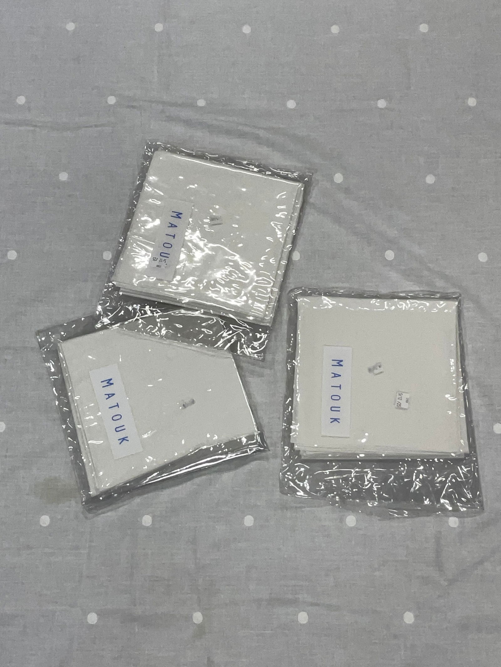 Lot 4 MATOUK + White Linen Tablecloth & Napkins (1 of 6)