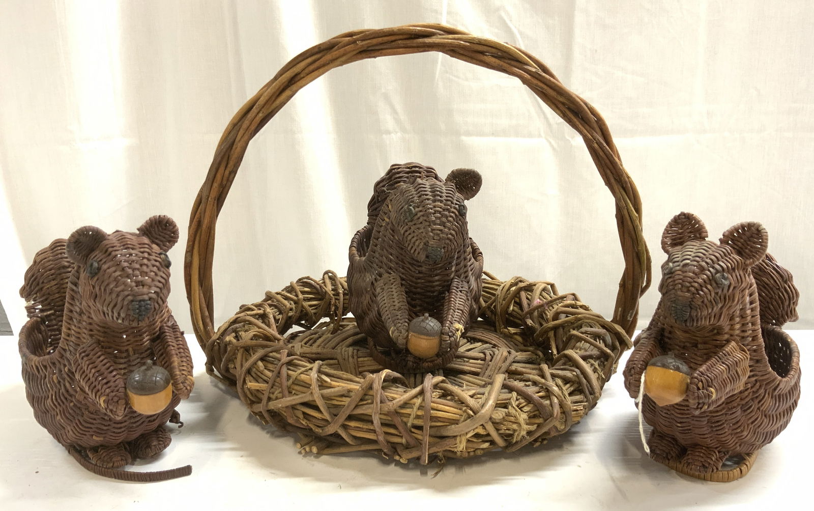 Lot 4 Woven Twig & Wicker Basket & Squirrels (1 of 8)