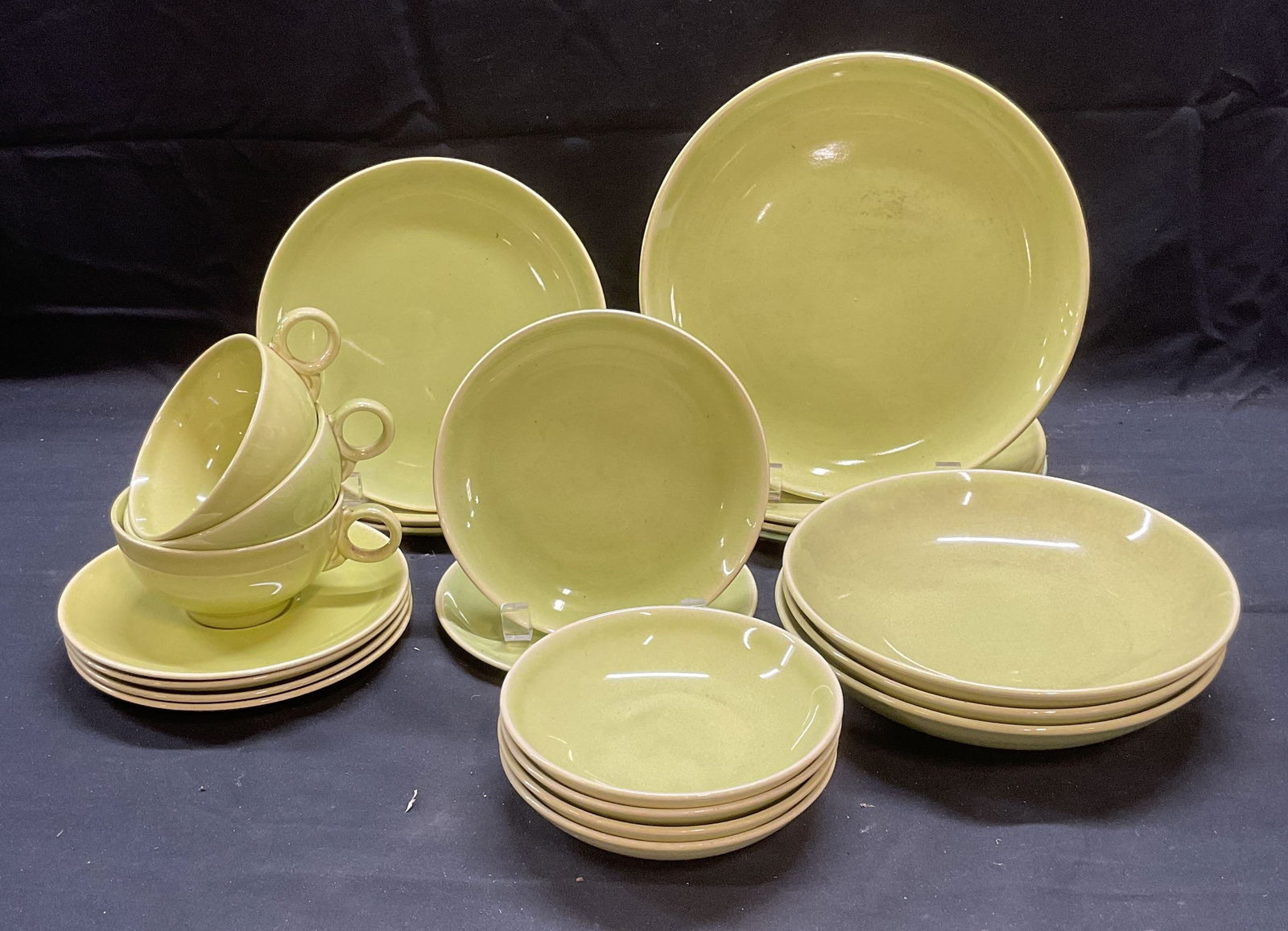 Set 23 Universal Ballerina Green Ceramic Tableware (1 of 9)