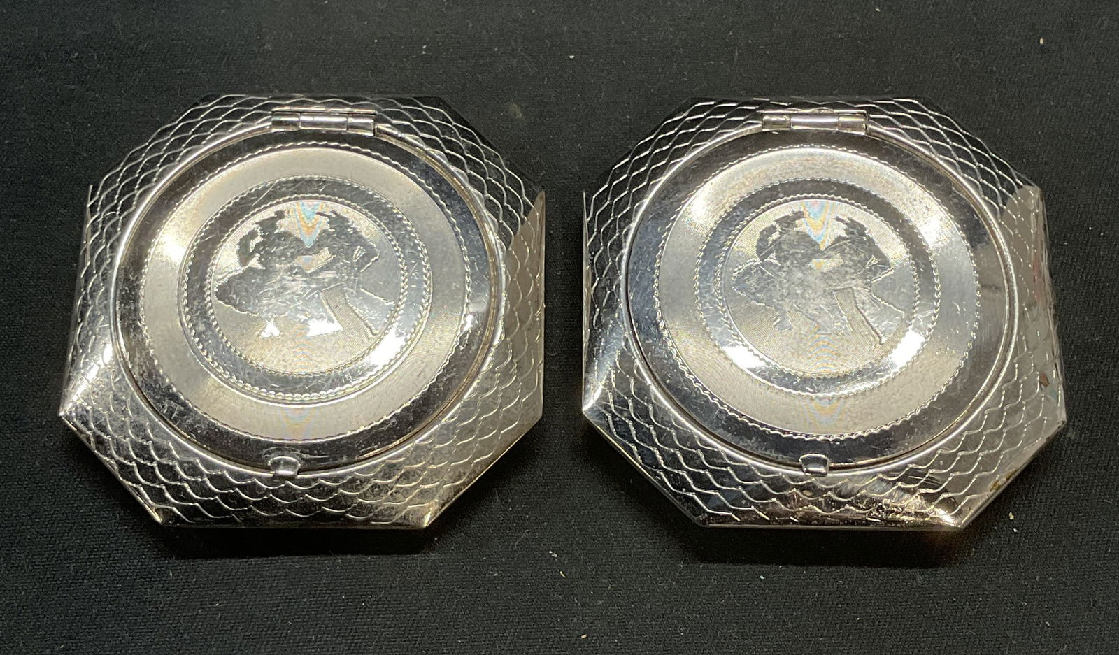 Pair Vtg Silver Tone Makeup Powder Compacts (1 of 7)