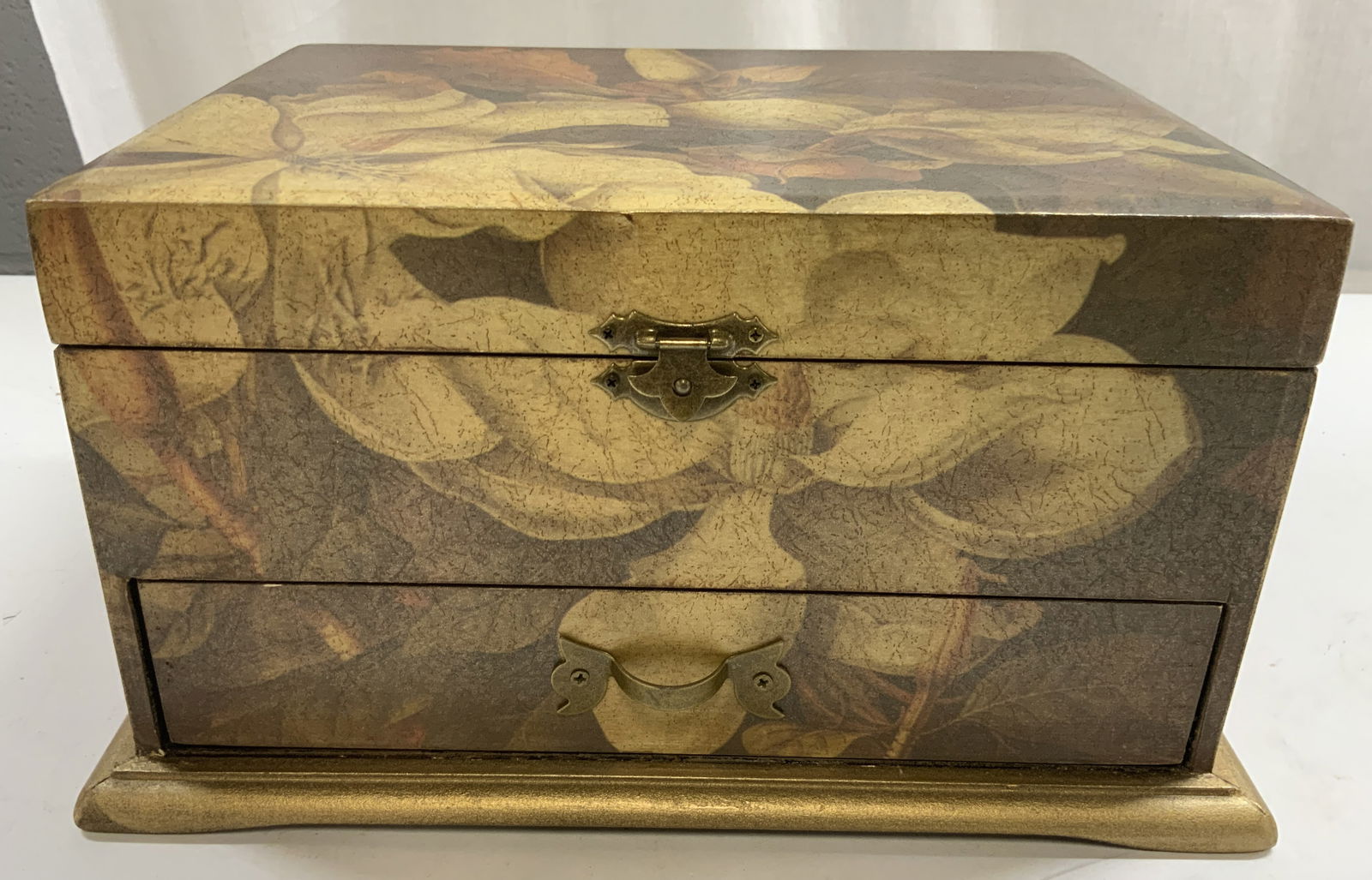 MIKASA MAGNOLIA Floral Jewelry Box W Lid (1 of 10)