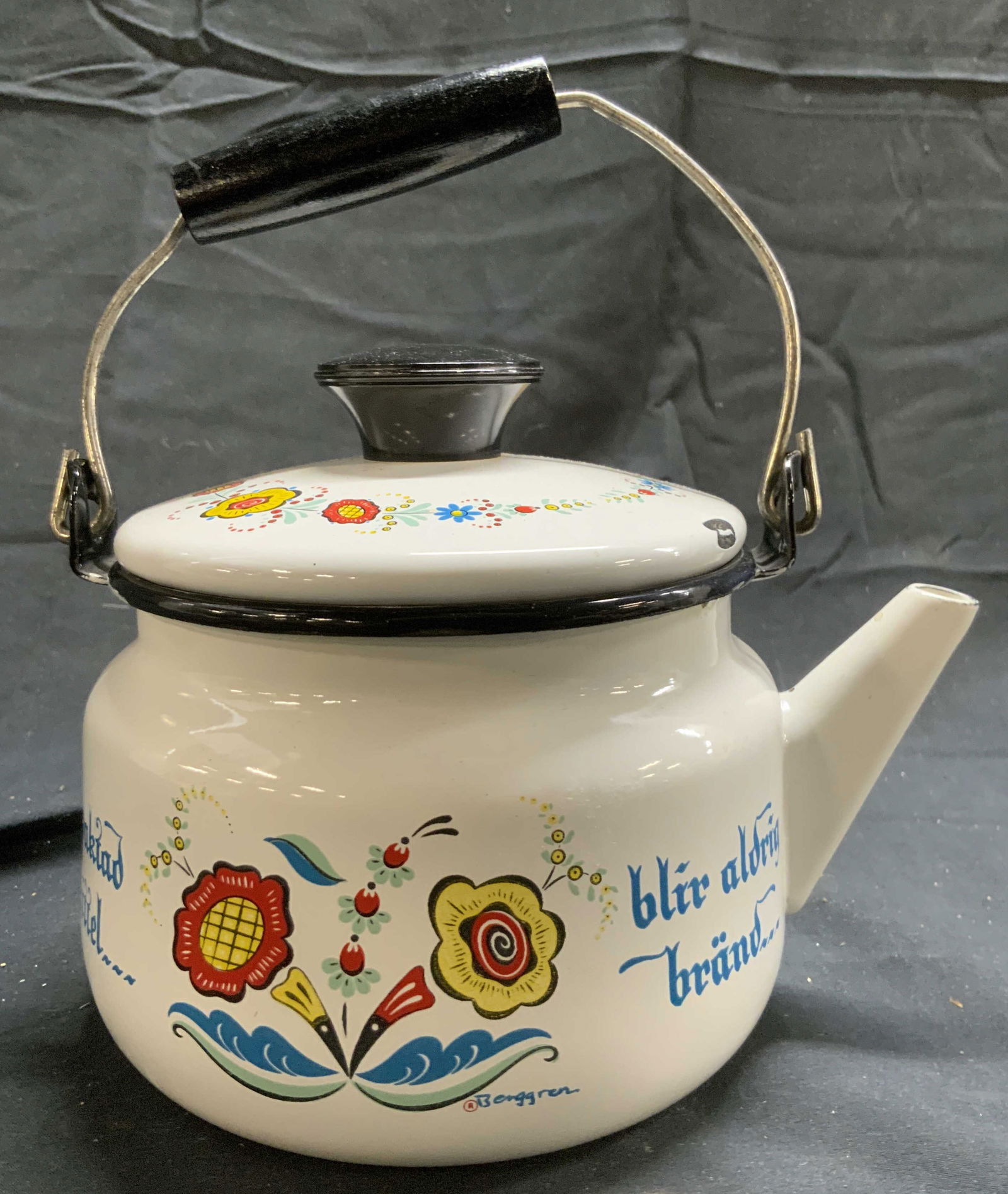 Berggren Vintage Swedish Enamelware Teapot (1 of 7)