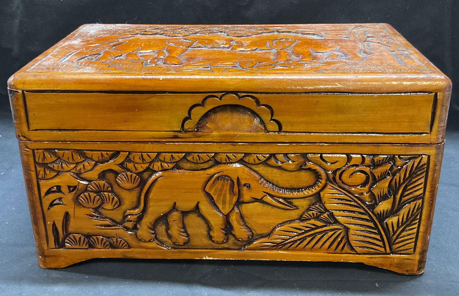 Vtg Carved Wood Elephant Keepsake Jewelry Box: Vintage carved wooden keepsake or jewelry box with elephant design. Lined interior. Measures approx. 11.75 x 7.5 x 6 inches. Some surface wear including scratching, lining needs repair. Wood keepsake