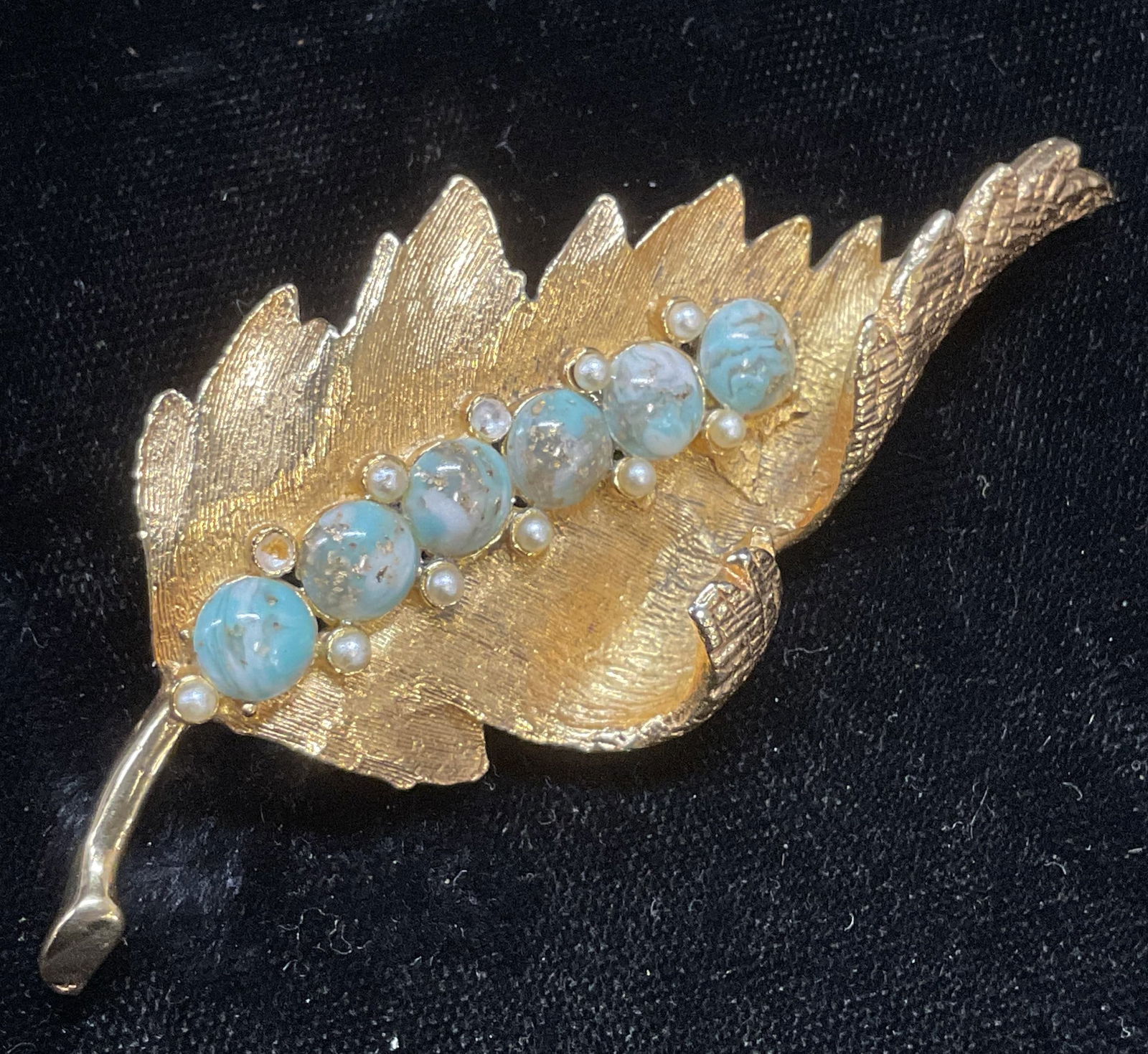 Vtg Gold Tone Faux Stone & Pearl Leaf Brooch (1 of 6)