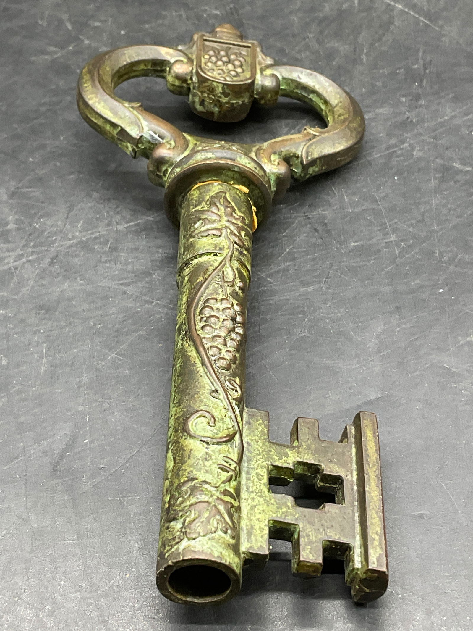 Vintage Style Metal Key Bottle Opener Corkscrew (1 of 7)