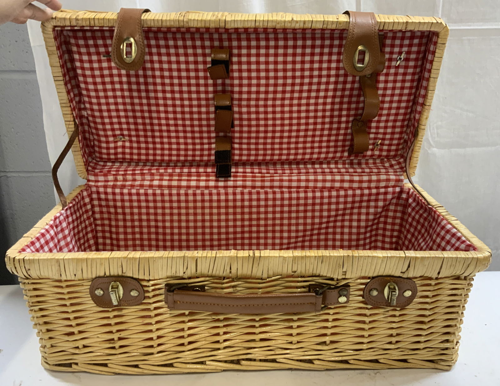 Vintage Woven Wicker Picnic Basket Case (1 of 7)
