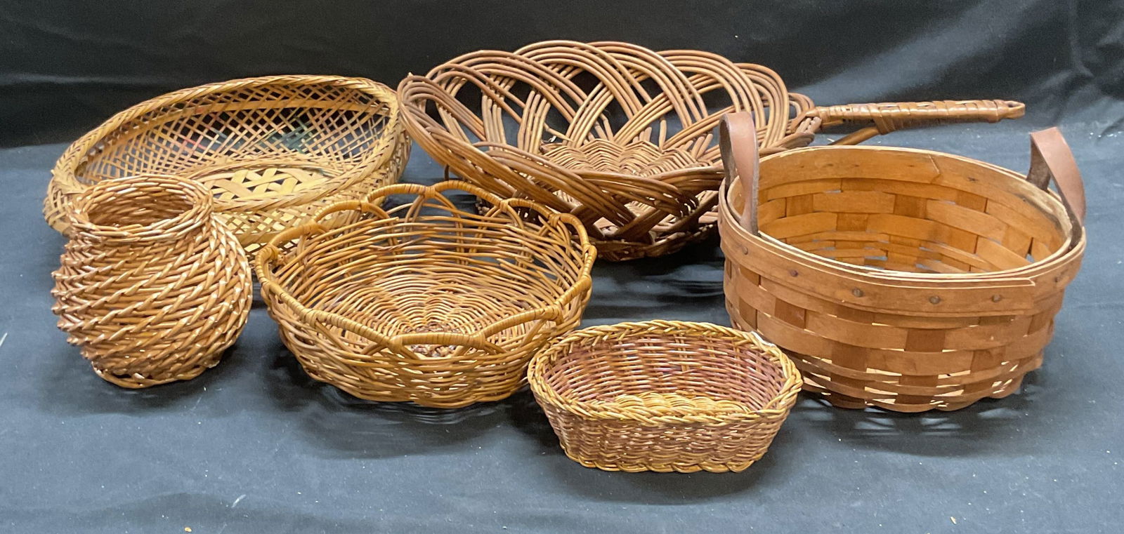 Group Lot 6 Vintage Wicker Baskets, Longaeberger (1 of 10)
