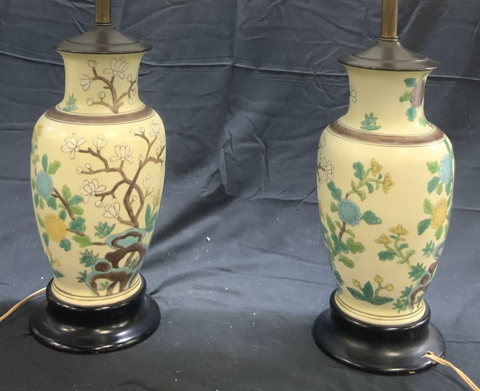 Pair Hand Painted Asian Porc Lamps W Shade (1 of 11)