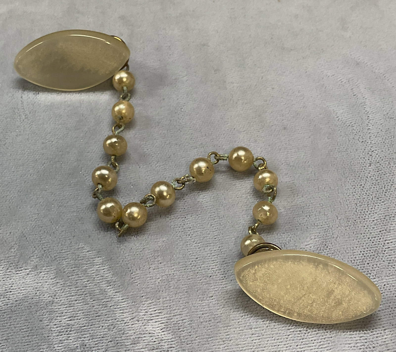 Vintage Faux MOP & Pearl Sweater Clip: Vintage faux mother of pearl and faux pearl beaded chain sweater or dress clip. Measures approx 7.25 inches long. Some wear including scratching observed. Jewelry, estate jewelry, costume jewelry, coc