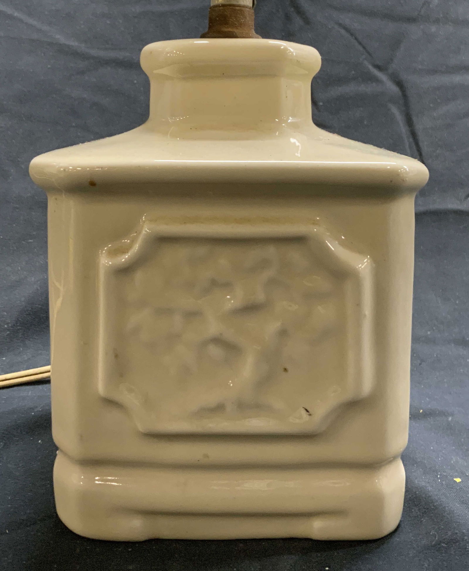 Vintage Ceramic Table Lamp Tan (1 of 7)