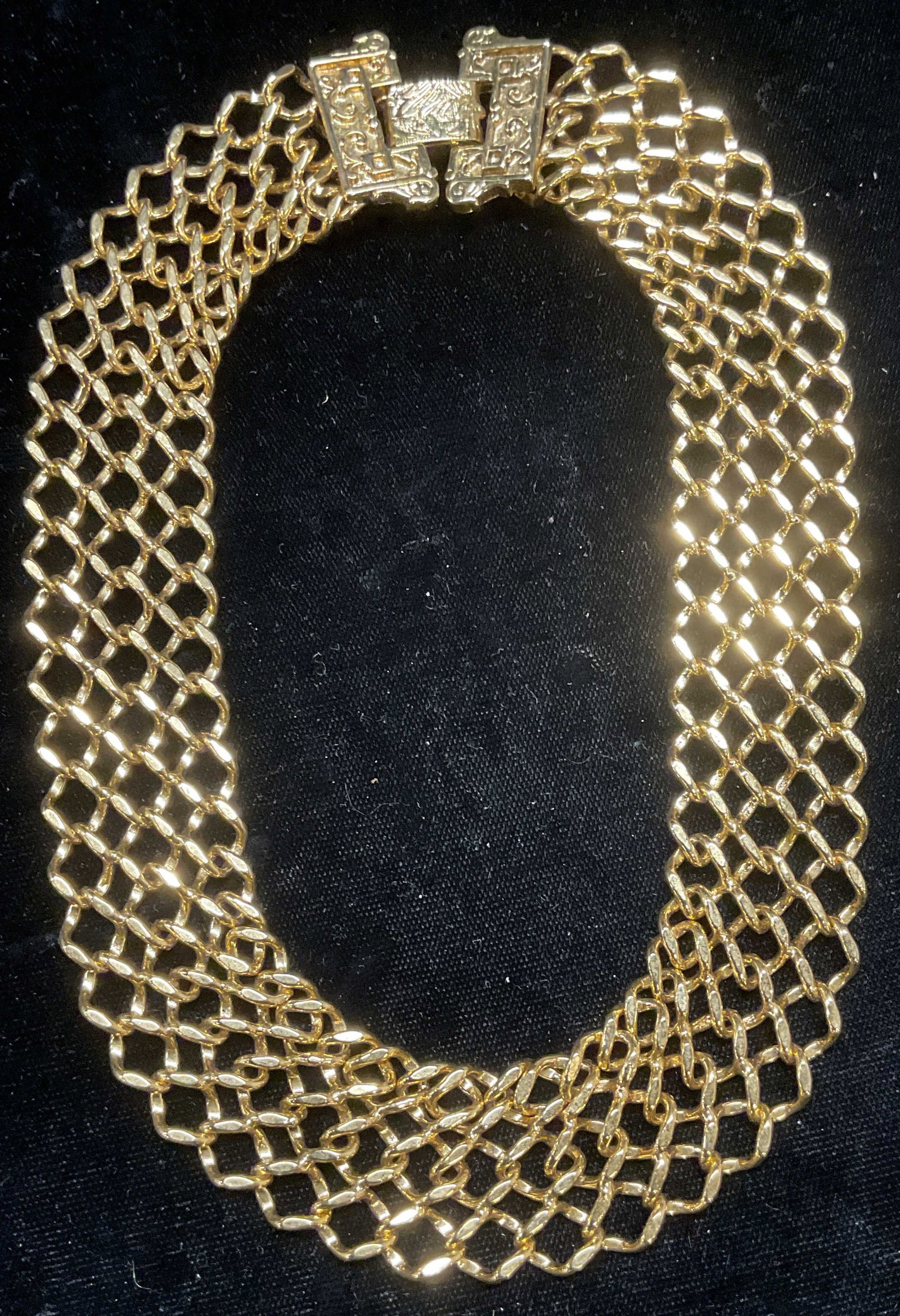 Vtg Gold Tone Mesh Chain Choker Necklace: Vintage gold tone mesh chain choker necklace. Drop length approx 4.5 inches. Some wear including scratching observed. Jewelry, estate jewelry, costume jewelry, cocktail jewelry, fashion jewelry, acces