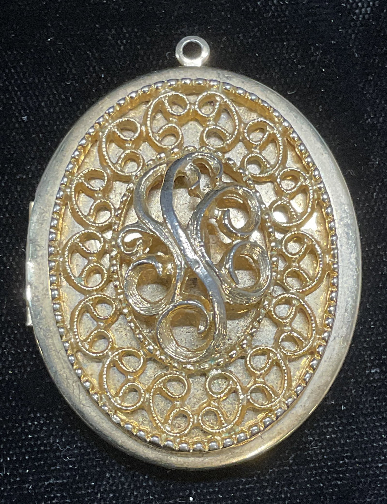 Vintage Gold Tone Filigree Locket Pendant: Vintage gold tone filigree design locket pendant. Measures approx 1.75 x 1.5 inches. Some wear including scratching observed. Jewelry, estate jewelry, costume jewelry, cocktail jewelry, fashion jewelr