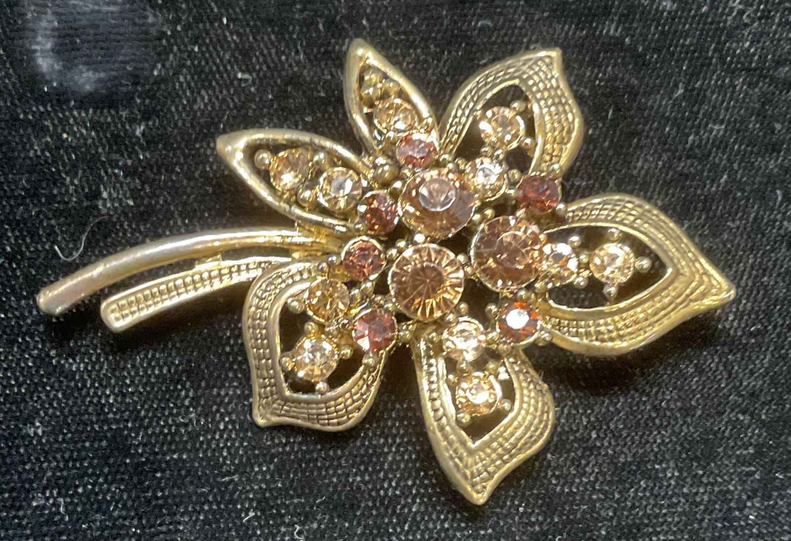 Vintage Gold Tone Amber Crystal Flower Brooch: Vintage gold tone amber crystal flower motif brooch. Measure approx 1.5 x 2.25 inches. Some wear including scratching observed. Jewelry, estate jewelry, costume jewelry, cocktail jewelry, fashion jewe