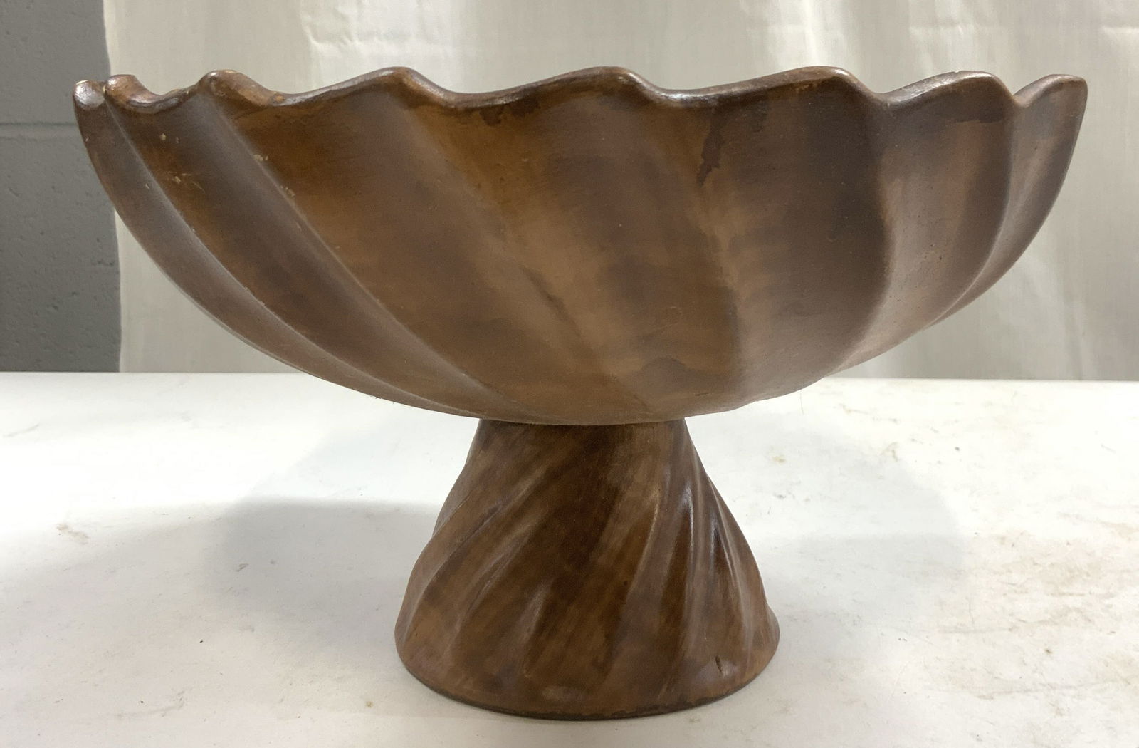 LANE & CO Scalloped Pedestal Bowl California (1 of 6)