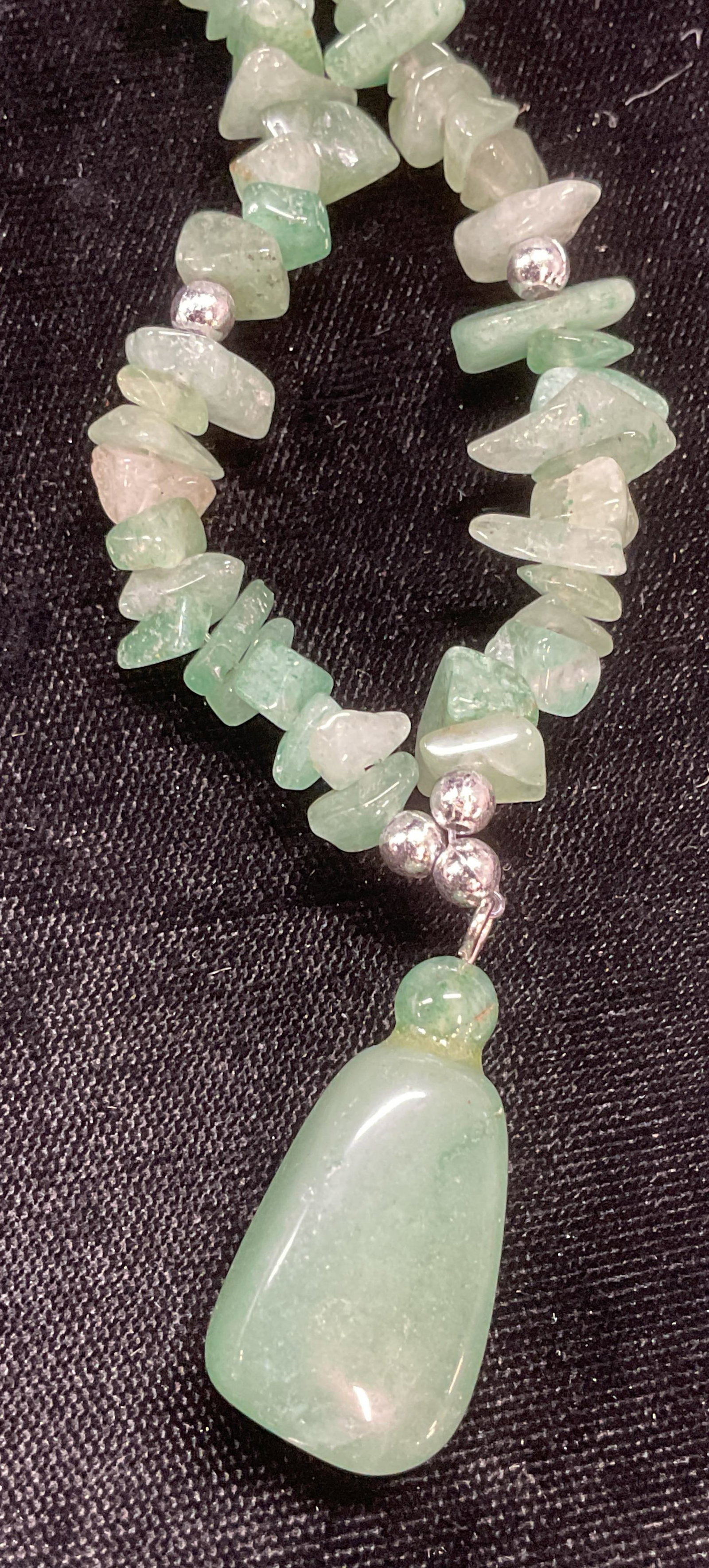 Silver Tn Green Semiprecious Stone Necklace: Green semiprecious chip beaded and pendant necklace with silver tone accents. Drop length approx 8.5 inches. Some wear including scratching observed. Jewelry, estate jewelry, fine jewelry, cocktail je
