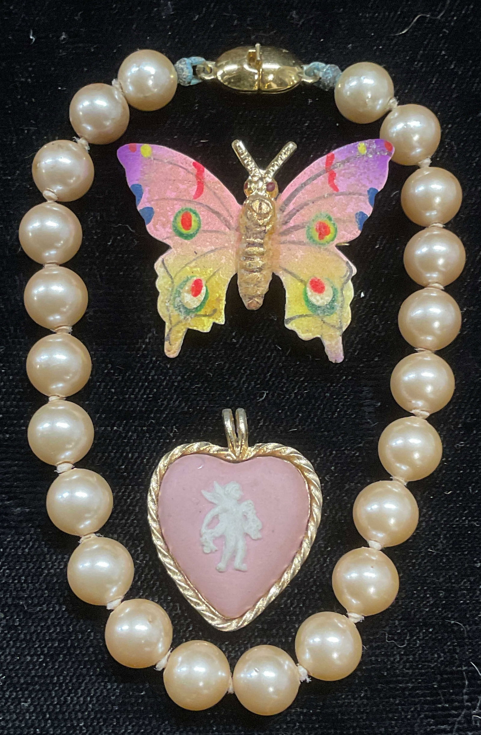 Lot 3 Wedgwood Jasperware Heart Pendant + (1 of 7)