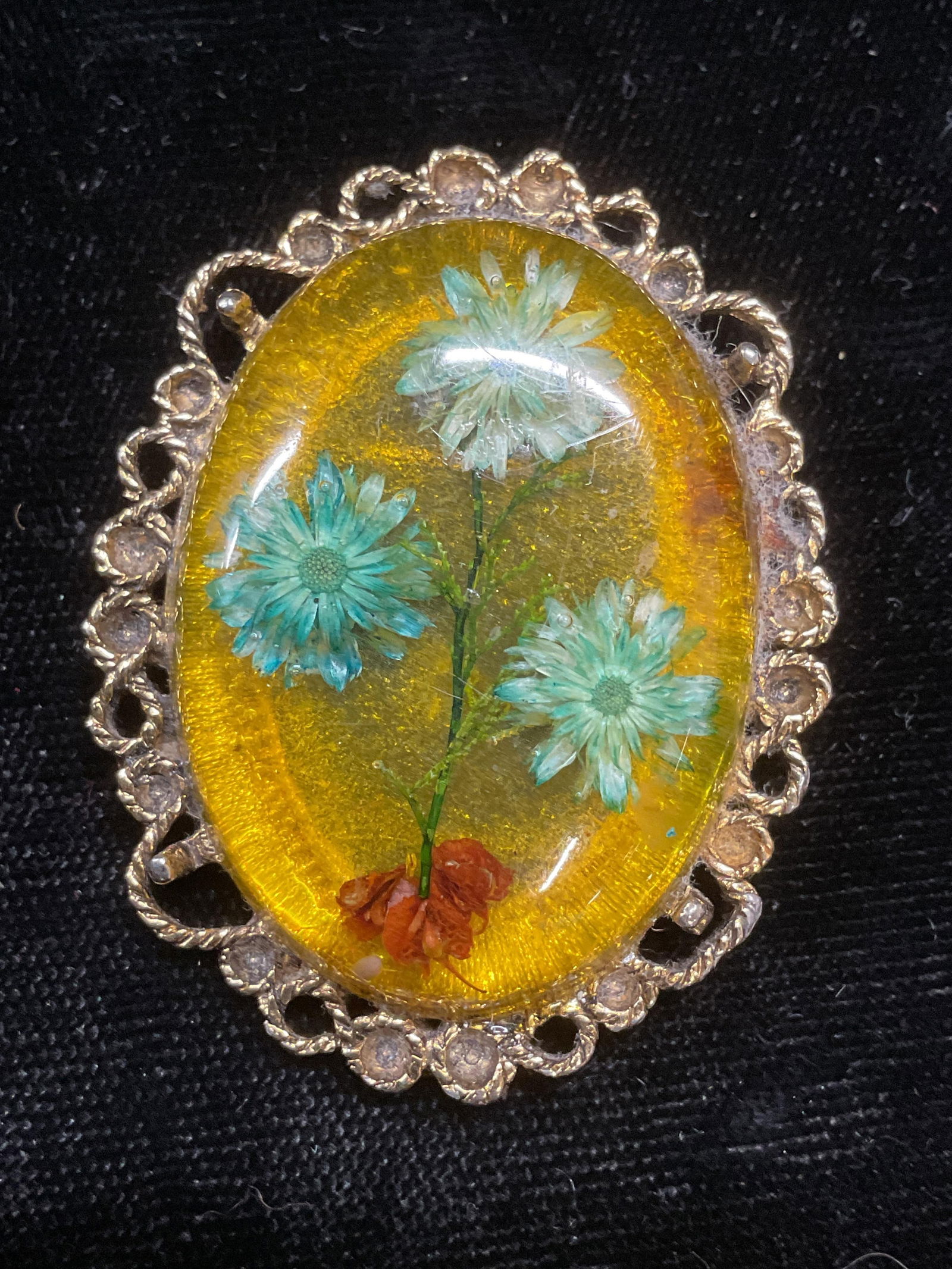 Vintage Gold Tone Resin Flower Brooch (1 of 6)