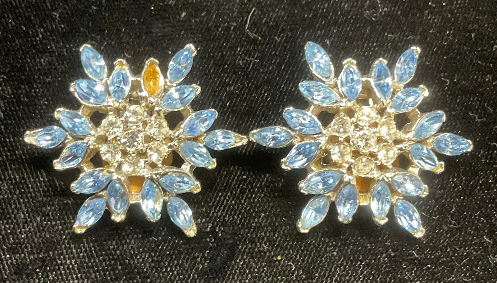 Vtg Reinad Silver Tn Blue Crystal Flower Earrings (1 of 6)