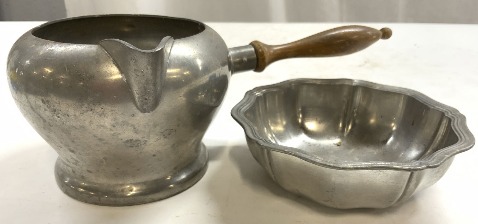 Lot 2 QUEEN ART Pewter Gravy Pourer & More (1 of 7)