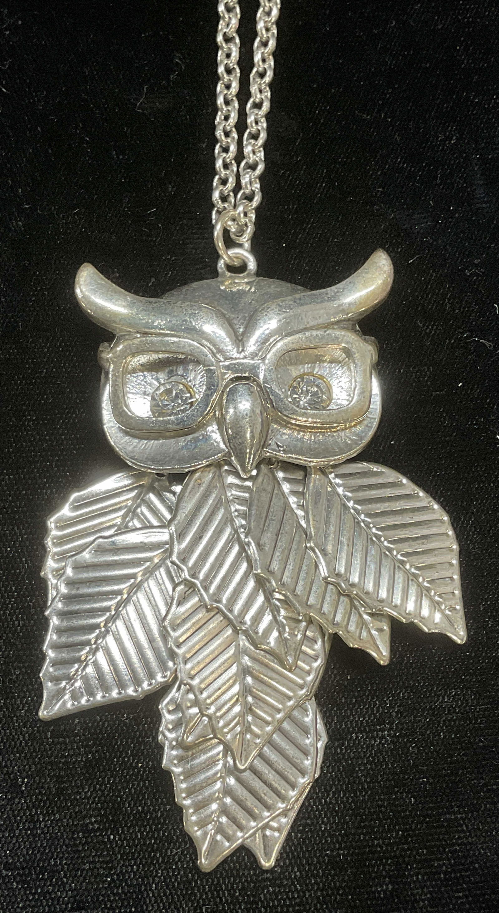 Silver Tone Owl Leaf Pendant Necklace (1 of 7)