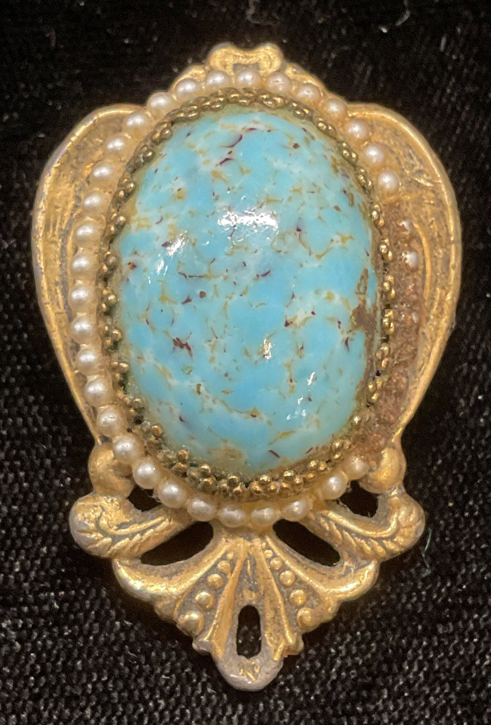 Vtg Gold Tn Faux Turquoise & Pearl Brooch: Vintage gold tone brooch with faux turquoise cabochon and faux pearl accents. Measures approx 1.75 x 1 inches. Some wear including scratching. Jewelry, costume jewelry, estate jewelry, fashion jewelry