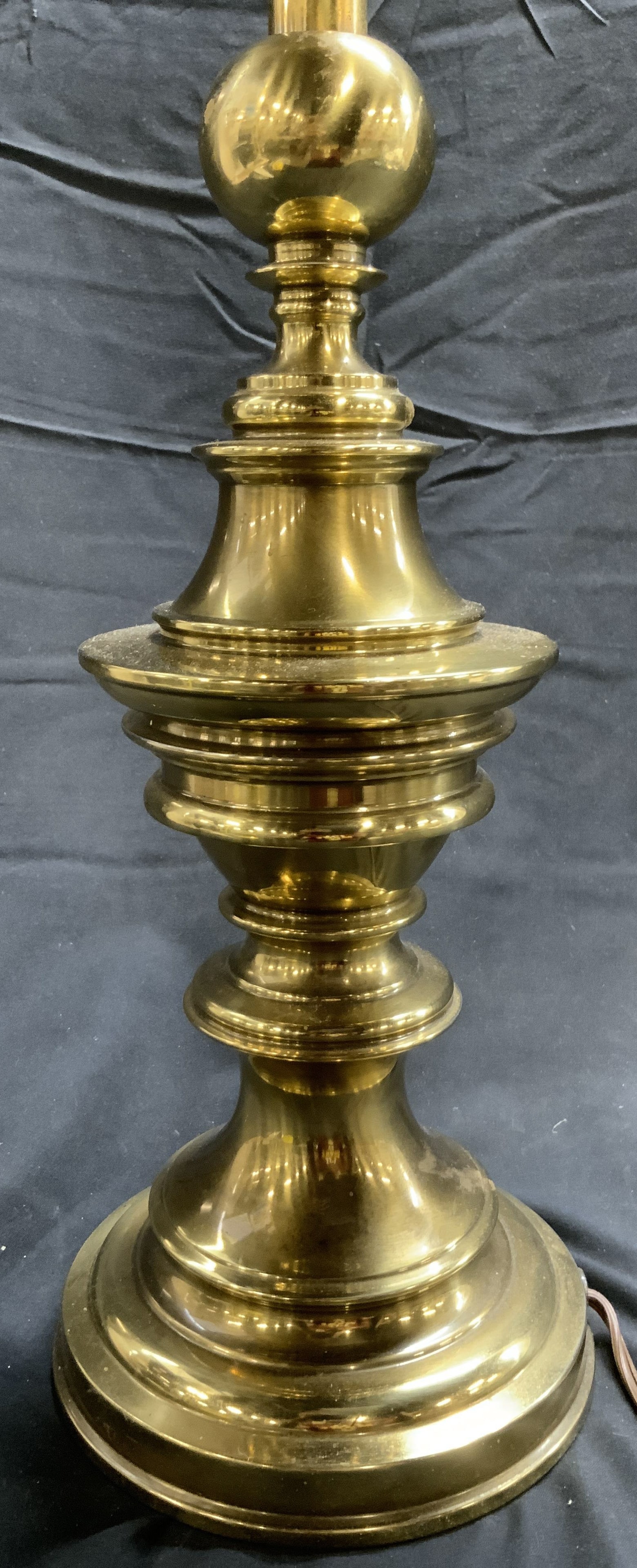 Vintage Brass Table Lamp W Harp & Finial (1 of 7)