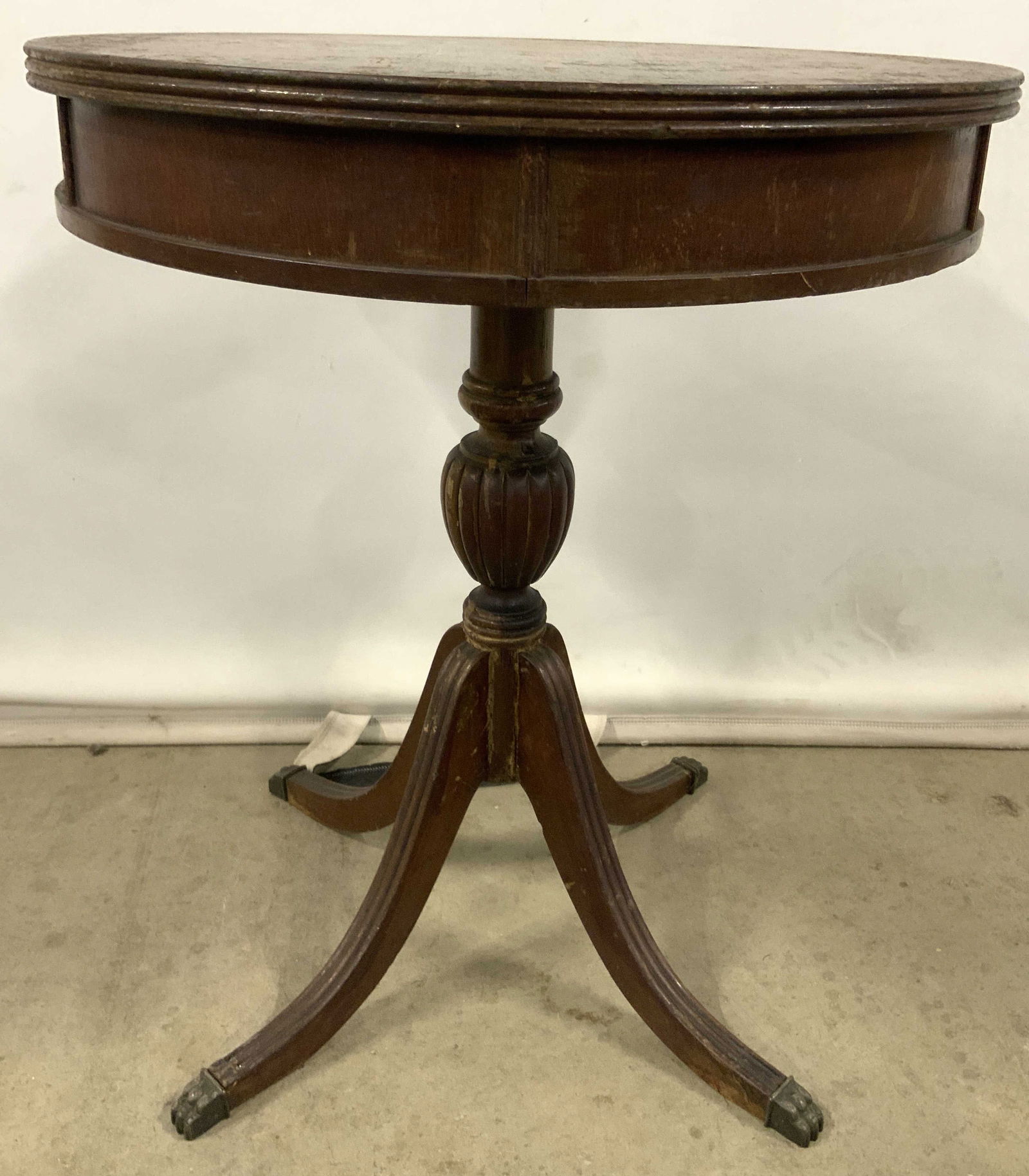 FERGUSON BROS Vtg Pedestaled Crvd Wood Side Tbl (1 of 7)