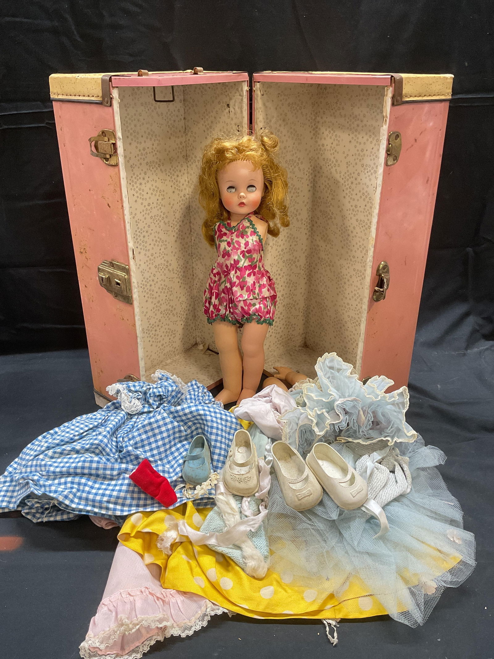 1958 Madame Alexander Doll, Valise, Clothes (1 of 13)
