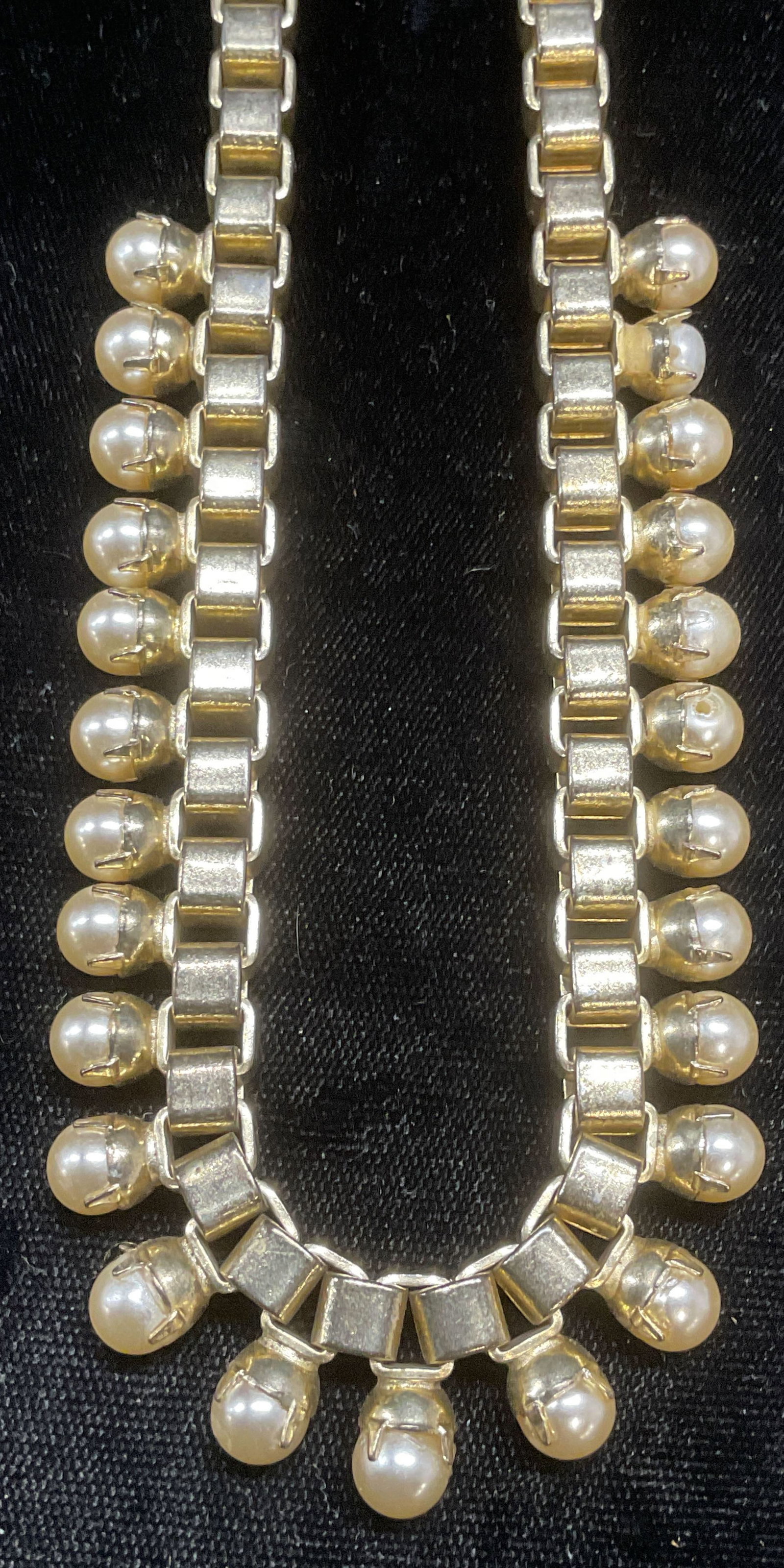 Talbots Gold Tone Faux Pearl Necklace: Talbots gold tone Venetian chain necklace with faux pearls. Signed on hang tag. Drop length approx 9.25 inches. Some wear including scratching observed. Jewelry, estate jewelry, costume jewelry, cockt