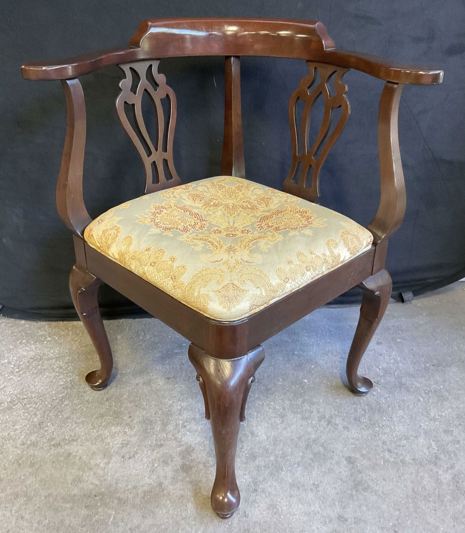 ETHAN ALLEN Georgian Court Corner Chair: ETHAN ALLEN Upholstered Open Back Corner Chair. Georgian Court Chippendale style. Deep brown hue to the wood frame. Soft hand floral motif upholstered seat. Tag to underside reads ETHAN ALLEN. Measure